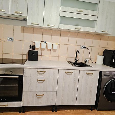Mony Apartaments Roman Exterior foto